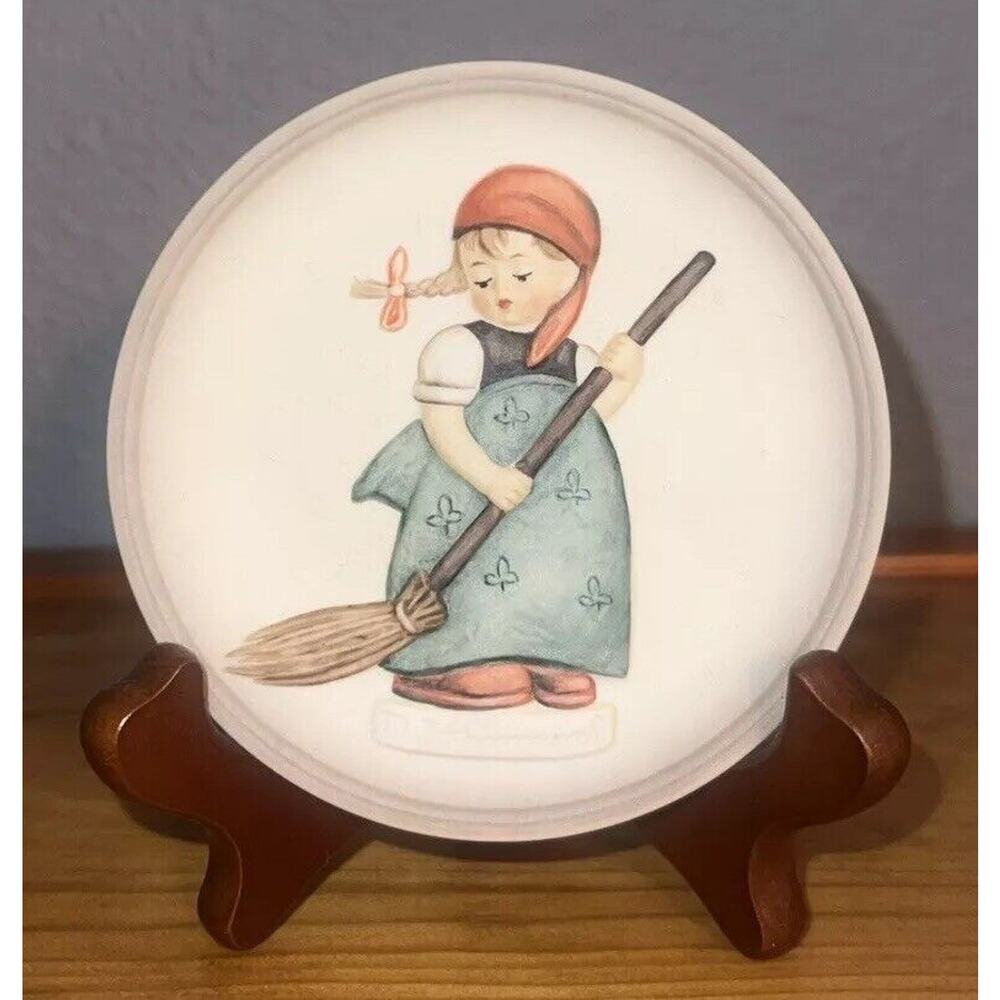 1986 “Little Homemakers" MINATURE GOEBEL PLATE 1ST EDITION‎ M.J. HUMMEL Antique